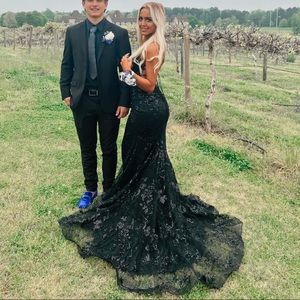 BLACK SHERRI HILL PROM DRESS